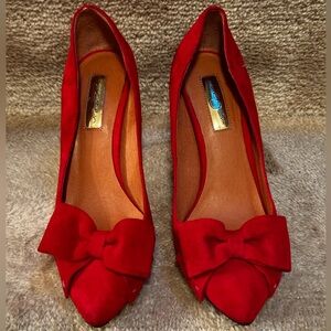 Halogen red pumps with matching bows size 6.5